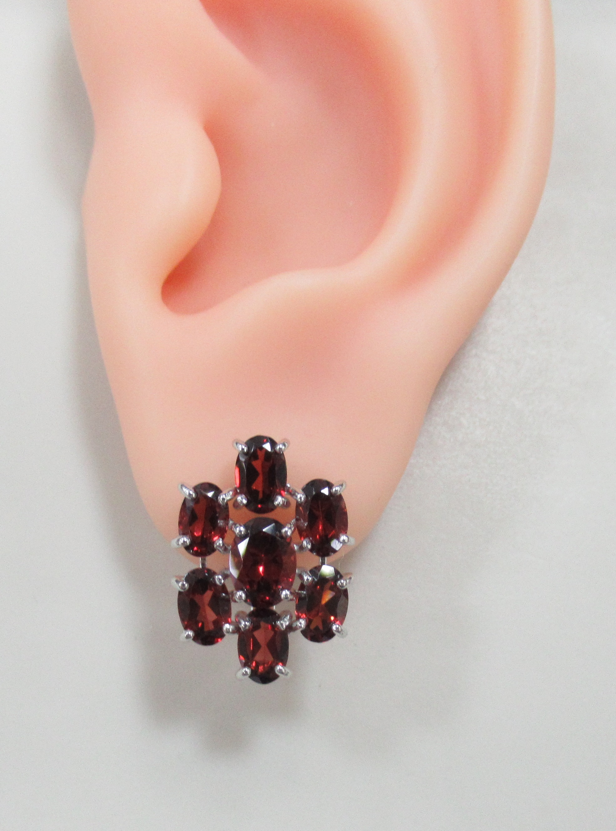 Серебряные серьги с гранатами